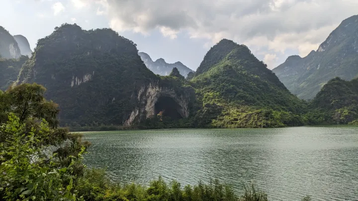 广西凌云浩坤湖耐扛大洞