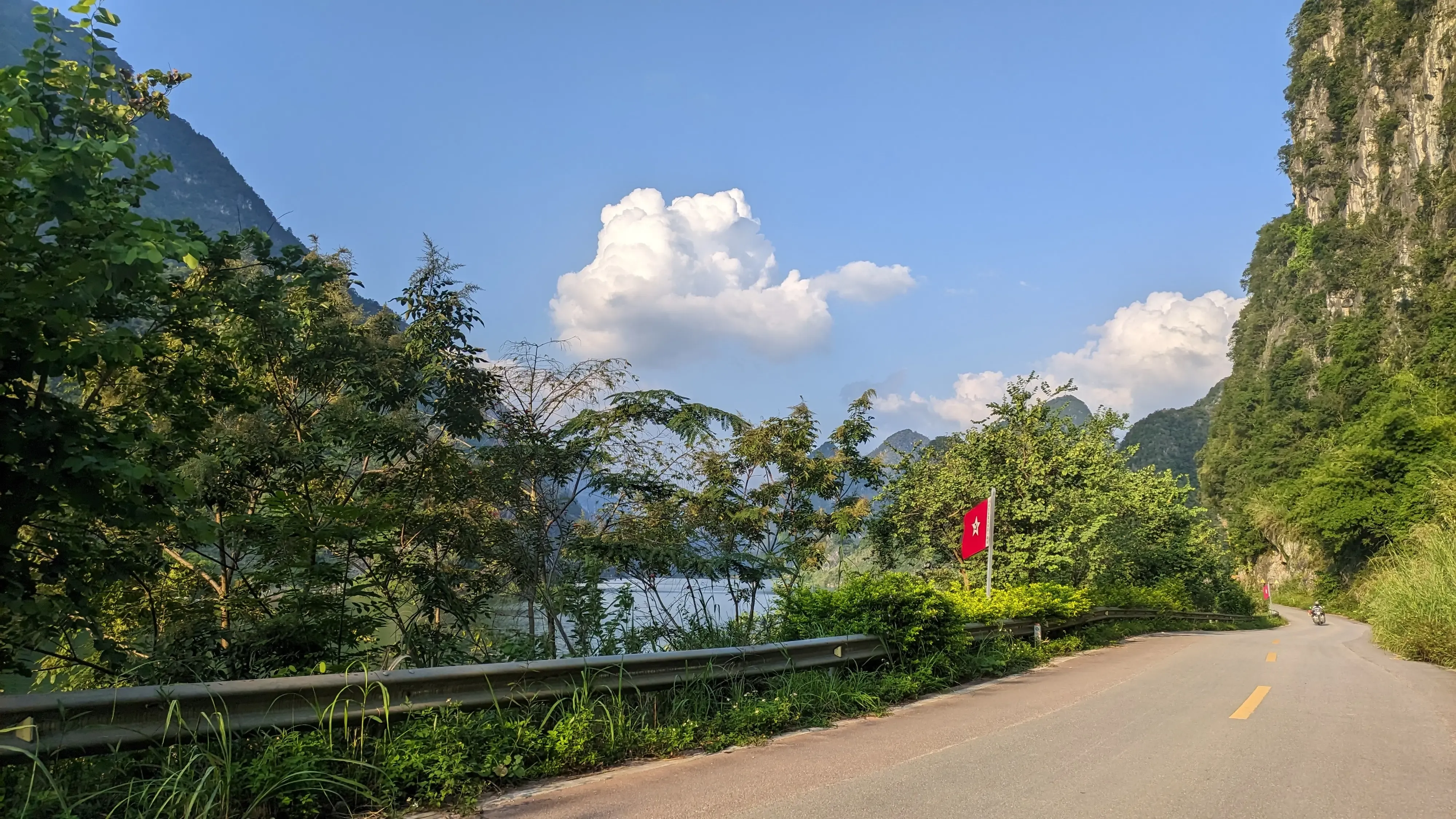 浩坤湖环湖公路景色 (6)