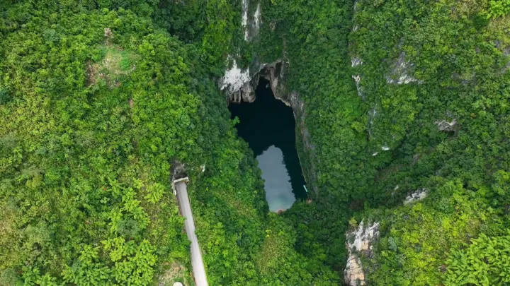 广西凌云浩坤湖浩坤天窗