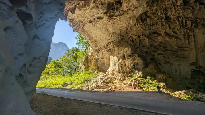 浩坤湖环湖公路景色 (49) -耐扛大洞
